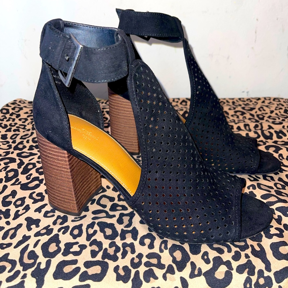 Cute and Comfortable Block Heels! Make me an offer!!!